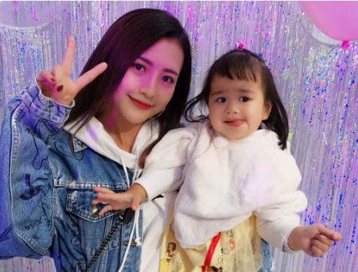 張嘉倪處境越發尷尬，而包文婧卻是妻子團團寵，網友：正常！