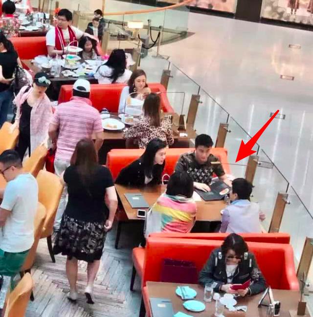 超醒目！何猷君正式帶女友見家長，奚夢瑤對賭王四太不斷獻殷勤！