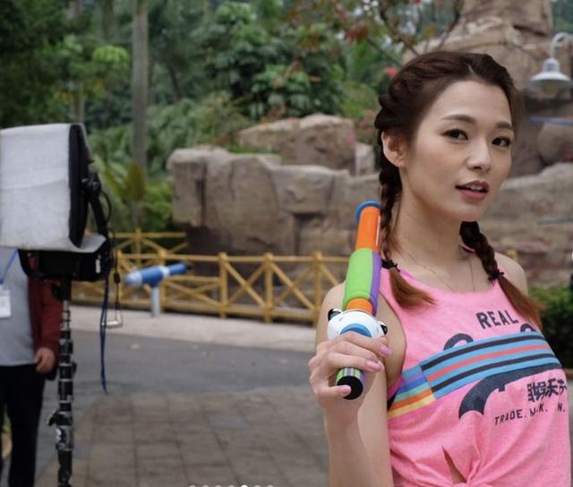 離婚後如獲新生，37歲呂慧儀大曬螞蟻腰，90後都被她比下去了！