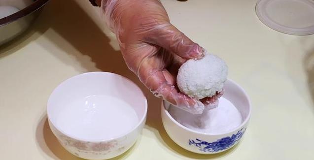 醃鹹鴨蛋，不要用鹽水泡了，老媽用40年的土方法，時間短，油還多，比買的好吃太多