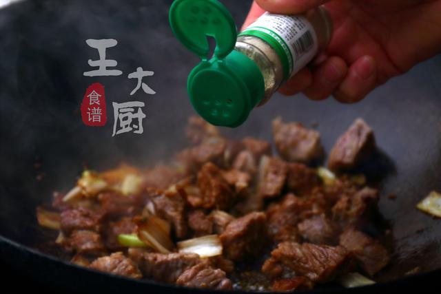 家常牛肉燉蘿卜，牛肉酥爛，蘿卜入口即化，湯鮮味美的下飯菜