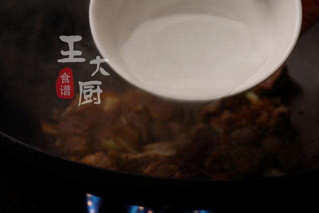 家常牛肉燉蘿卜，牛肉酥爛，蘿卜入口即化，湯鮮味美的下飯菜