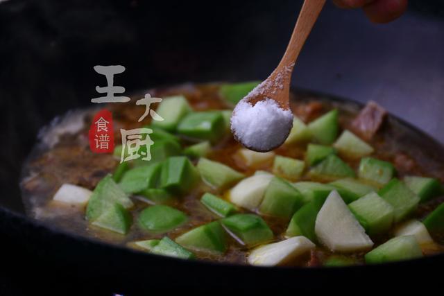 家常牛肉燉蘿卜，牛肉酥爛，蘿卜入口即化，湯鮮味美的下飯菜