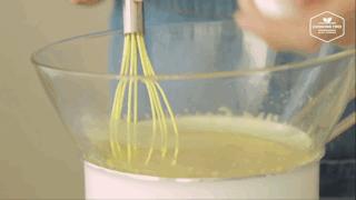 用勺子挖著吃的戚風蛋糕！外國最新的爆漿半熟戚風蛋糕火了！