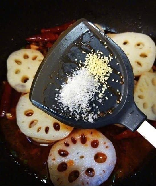 不私藏‼香辣爽脆【麻辣藕片】?一看就會煮, 完全沒難度??