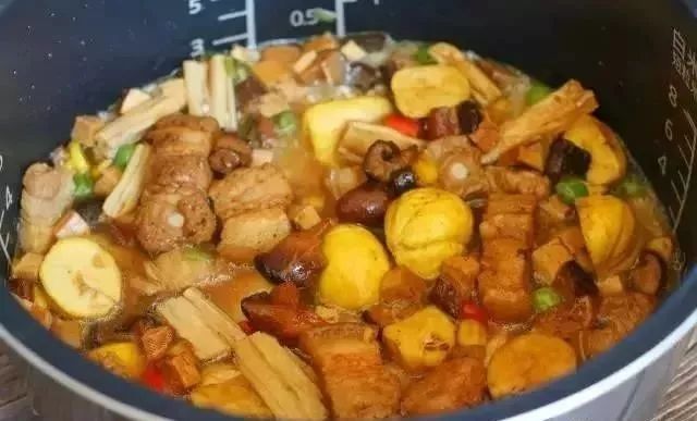 香氣撲鼻的排骨板栗燜飯，一個電飯鍋就搞定！