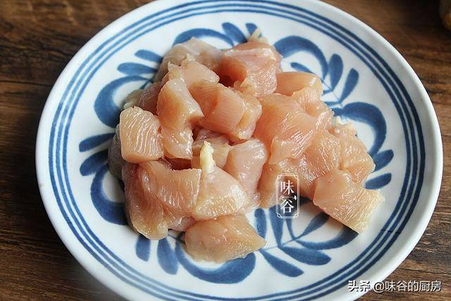 用薯片做的雞米花，你吃過嗎？香噴噴的又酥又脆，一口一個超過癮