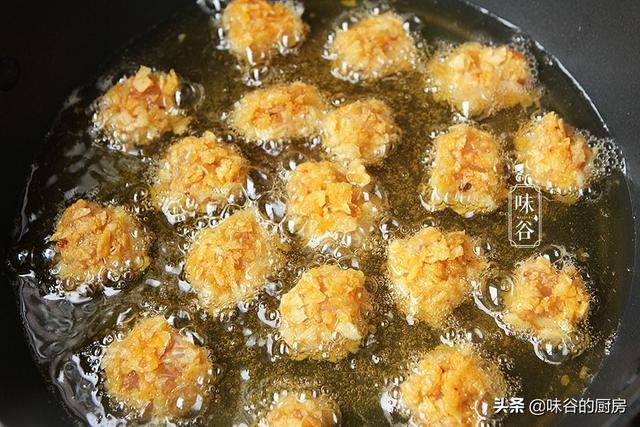用薯片做的雞米花，你吃過嗎？香噴噴的又酥又脆，一口一個超過癮