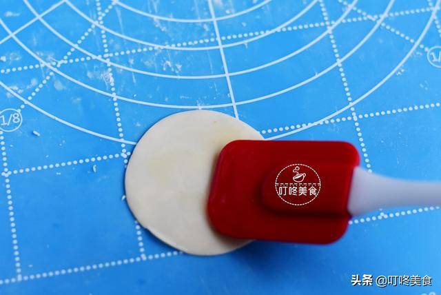 春卷皮不用買了，在家10分鐘能做100張，張張透明薄如紙，超簡單