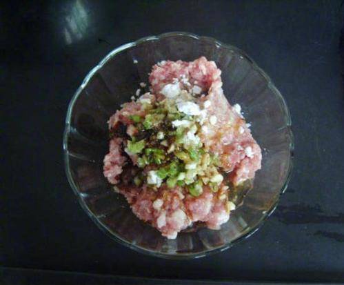 青椒別再炒肉了，教你青椒釀肉的做法，非常好吃超下飯