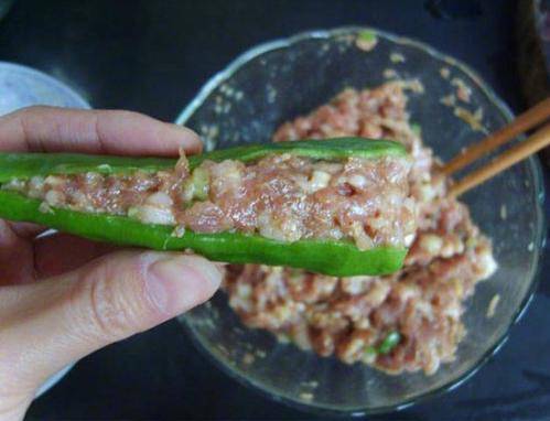 青椒別再炒肉了，教你青椒釀肉的做法，非常好吃超下飯