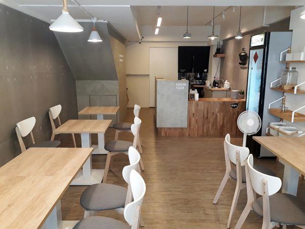 隱身在都市裡白色清新小屋，我在瑪希噠韓式小吃