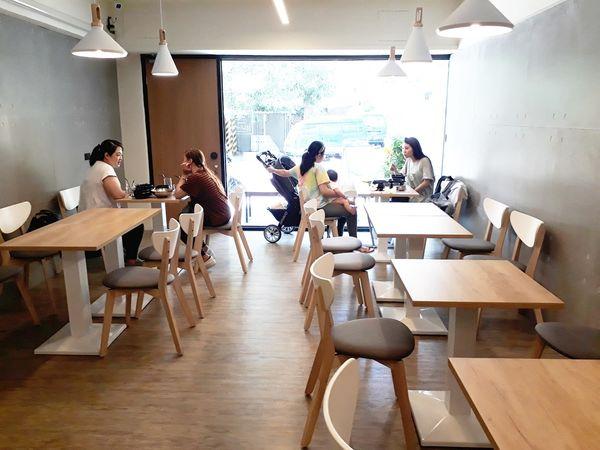 隱身在都市裡白色清新小屋，我在瑪希噠韓式小吃