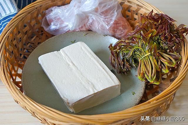 香椿和豆腐，不涼拌不用炒，這麼蒸一蒸，好看又美味