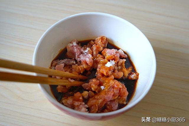 香椿和豆腐，不涼拌不用炒，這麼蒸一蒸，好看又美味