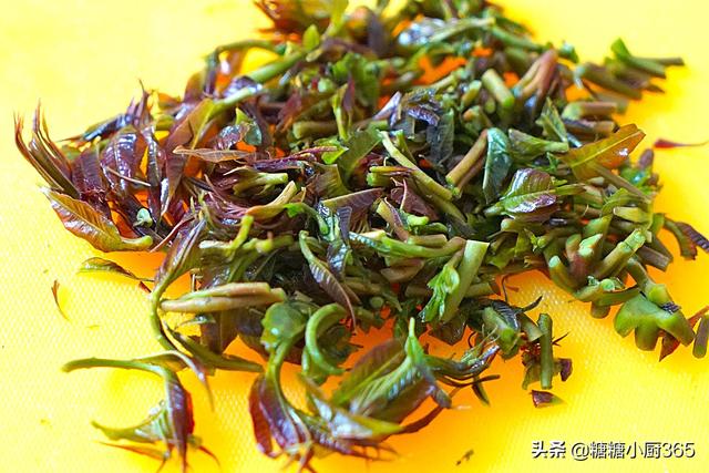 香椿和豆腐，不涼拌不用炒，這麼蒸一蒸，好看又美味