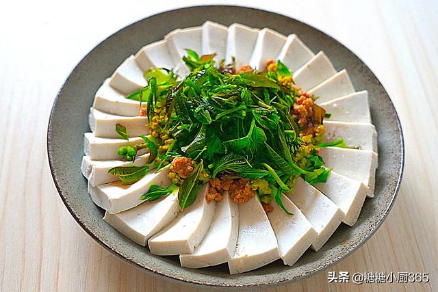 香椿和豆腐，不涼拌不用炒，這麼蒸一蒸，好看又美味