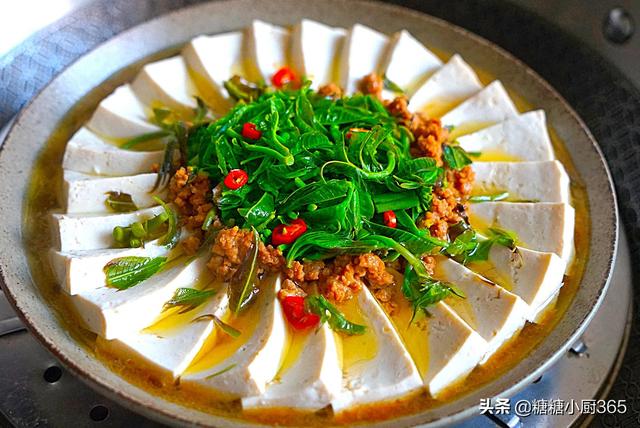 香椿和豆腐，不涼拌不用炒，這麼蒸一蒸，好看又美味