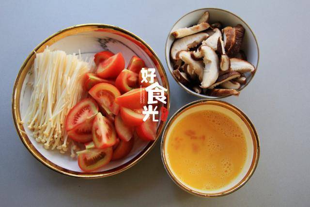 番茄+金針菇，煮一鍋湯，好吃又營養，減脂吃不胖，一周輕鬆瘦3公斤 