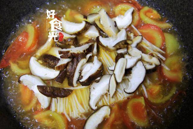 番茄+金針菇，煮一鍋湯，好吃又營養，減脂吃不胖，一周輕鬆瘦3公斤 