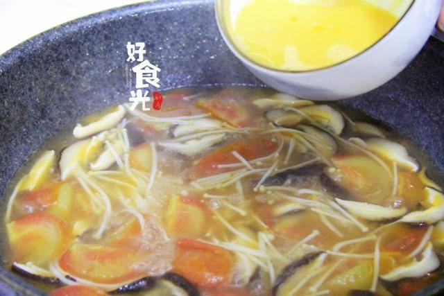 番茄+金針菇，煮一鍋湯，好吃又營養，減脂吃不胖，一周輕鬆瘦3公斤 