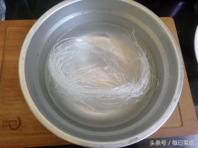 一把金針菇，一把粉絲，不炒不煮，不涼拌，營養美味，做法超簡單