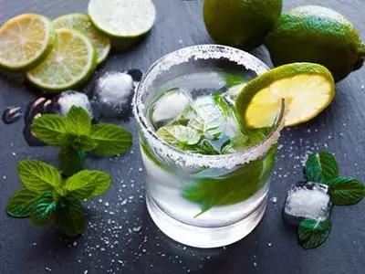 為什麼雞尾酒的杯子會有鹽邊，這個小秘密你知道嗎？
