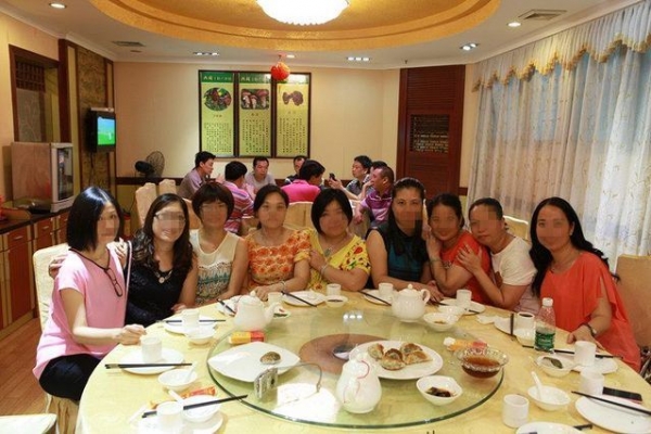 同學聚會，前妻變成大胖子被嘲笑！結帳時大家被她嚇得屁滾尿流！！
