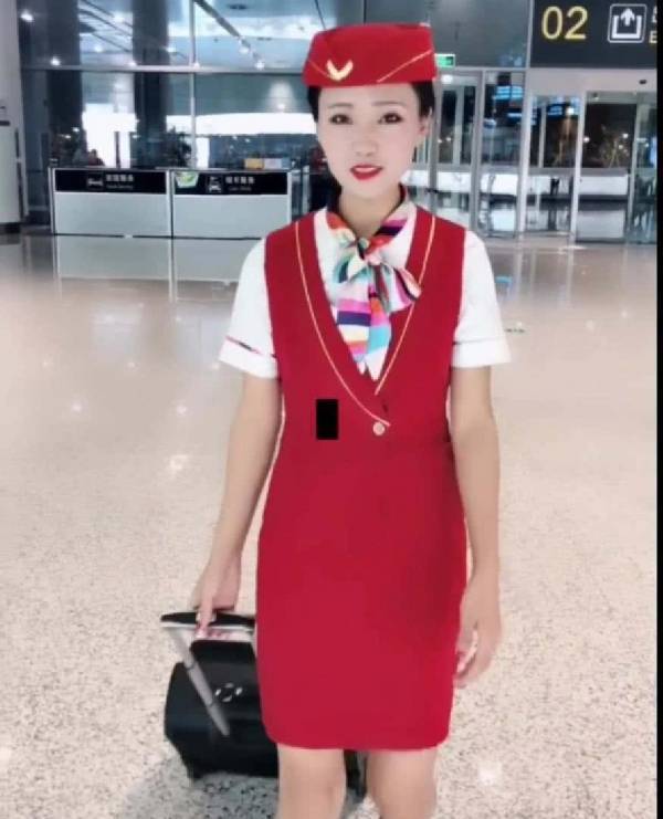 空姐睡過頭「來不及化妝」被罵：這樣怎麼上飛機？ 5分鐘後她「完妝亮麗歸來」讓眾人全看傻