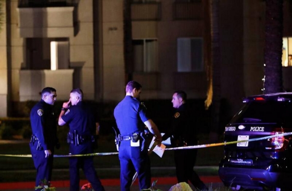 女兒鬧著不想活了，75歲老媽媽報警求助，不料警察趕到後卻將母女擊斃！