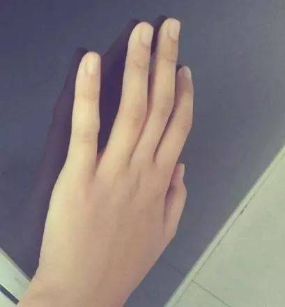  心理測試：以下4隻手，從中選一隻，測你是貧窮命還是富貴命