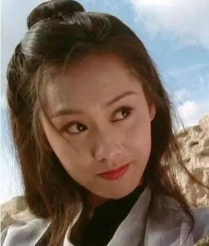  心理測試：以下4隻手，從中選一隻，測你是貧窮命還是富貴命