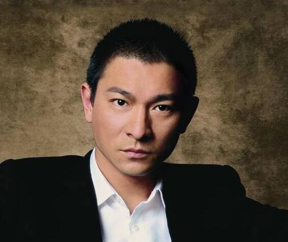 劉家出一上聯：「劉邦、劉備、劉德華」，其他家族不服霸氣回復