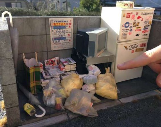 這張「超普通的高中生房間」全網瘋傳 　看似平凡髒亂「但一換個角度」網友全膜拜：大師我錯了！