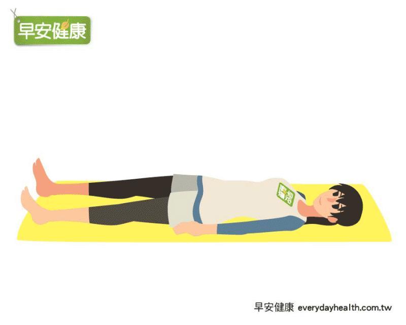 躺著抬起手肘5次就能疏通淋巴，排毒又助眠