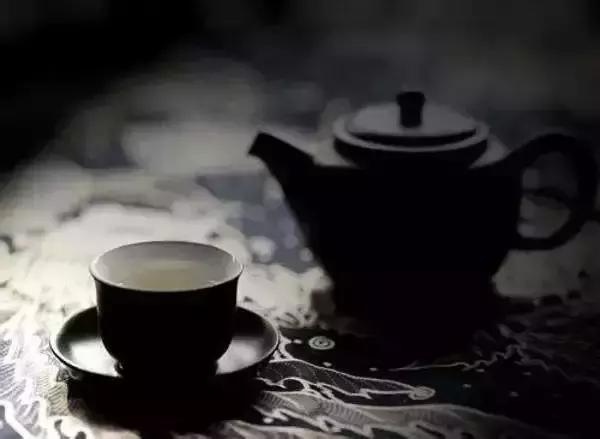 低調見證你的人品 ，炫耀拉低你的身份，做人低調別炫耀
