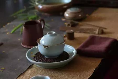 低調見證你的人品 ，炫耀拉低你的身份，做人低調別炫耀