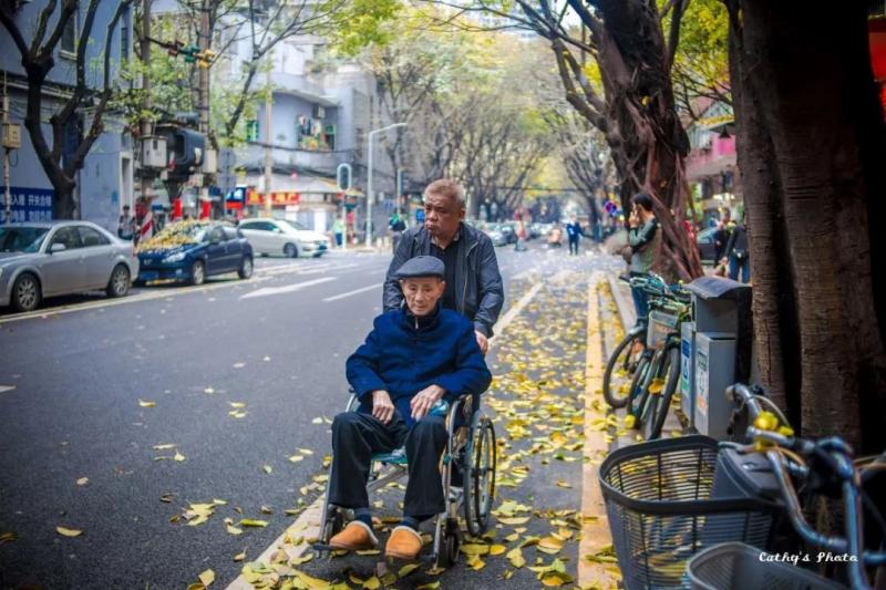 喜歡燒香拜佛的人都看看，不要再浪費金錢了！這是最好的改命方式 