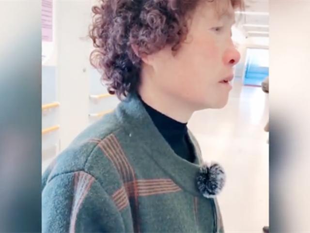 婆婆得知兒媳「順轉剖」，站在產房門口是這樣的反應，淚目感動
