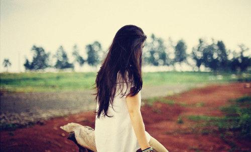 我騙老公去出差，看到陌生女人上樓，我一個電話讓他悔青了腸子