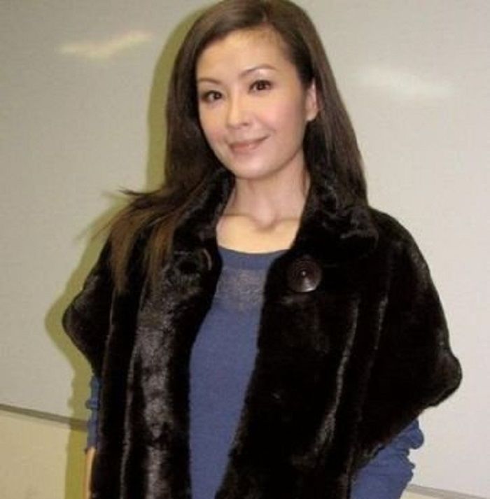 21歲嫁51歲富豪，新婚不到半月繼承億萬遺產，今2婚很幸福