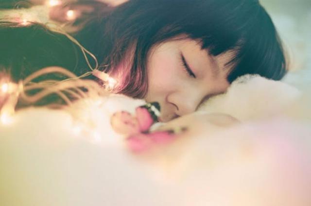 我經常給鄰居奶奶送吃的，她去世時給我一個包裹，改變我人生