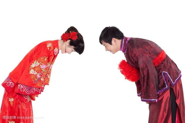 為照顧繼父，我35歲嫁給個跛腳男人，婚後我被全村人羨慕