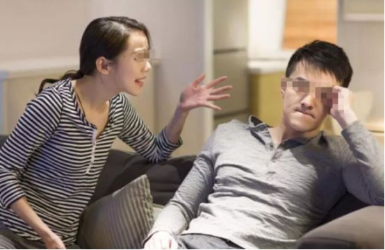 離婚第二天，丈夫夢到妻子被人污辱，著急跑回家，衝進臥室蒙了