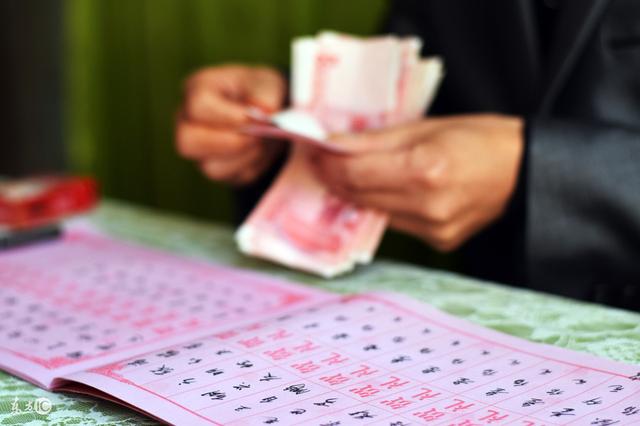 生了兒子，我好得意，因為滿月宴上兩萬禮金，婆婆把我趕回娘家