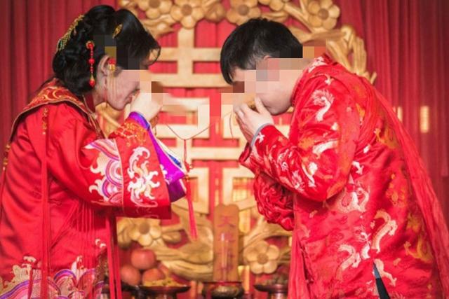 兒子出生，婆婆在老家辦酒席，每桌飯菜成本200，份子錢凈賺2萬