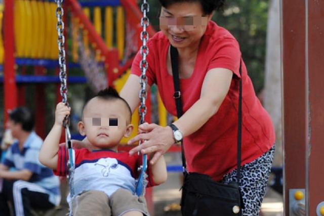 五一帶女兒去農村探望婆婆，婆婆飯都不給吃，將我們母女趕回家