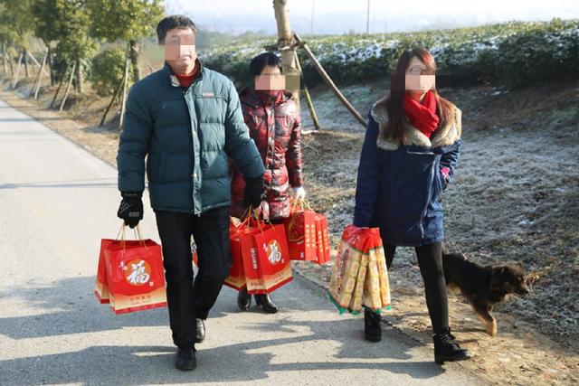 五一帶女兒去農村探望婆婆，婆婆飯都不給吃，將我們母女趕回家