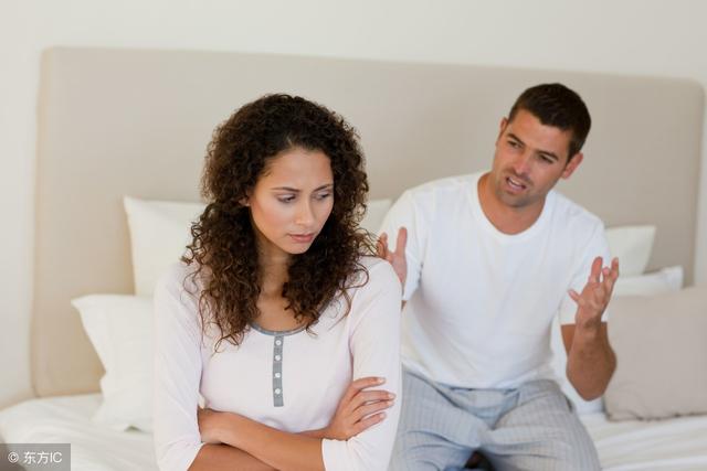 懷孕妻子突然提出離婚，老公莫名其妙，妻子掀起被子他才明白
