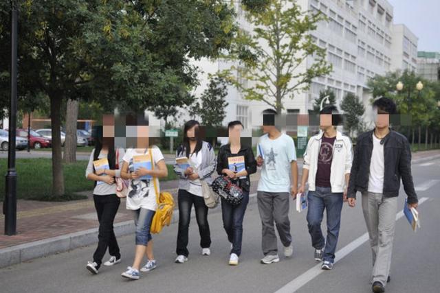 兒子結婚因彩禮欠下8萬，老人外出拾荒兩年，終將欠款還清